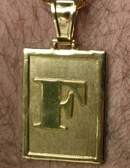 Placa Grande Qualquer Letra Folheado a Ouro 18k